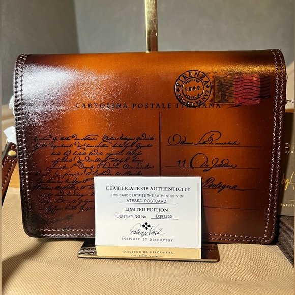 NWT Patricia Nash Discovery Collection: Atessa Postcard Leather Crossbody - Picture 4 of 10